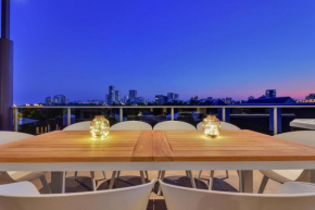 Luxury Darwin City Lights Jacuzzi Central Location Large House New Furnishings, Darwin